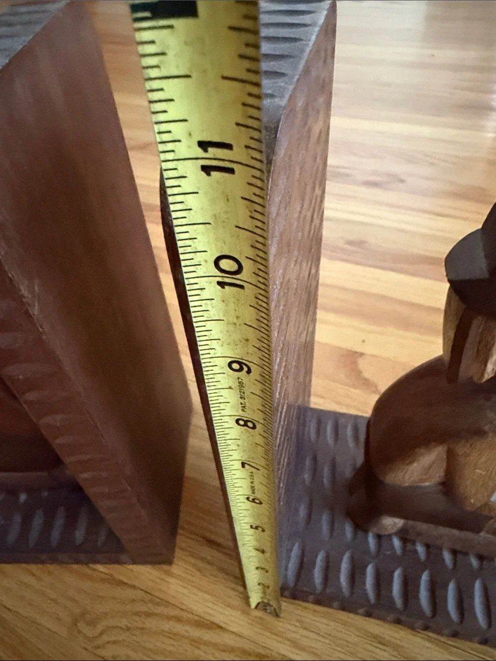 Hand-Carved Brown Wooden Tiki Bookends - Brand Unbranded